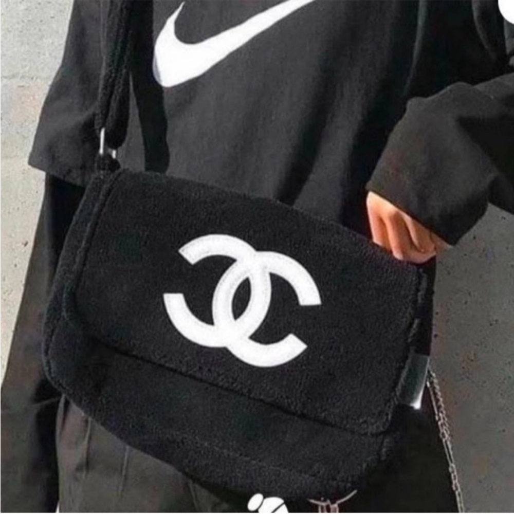 GWP Fashion Black and White Crossbody Bag